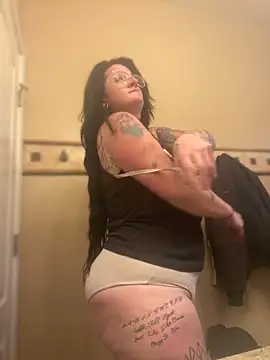 Snapshot of 1-800-FUCKYOU chatting on 12/01/24, 11:36 1-800-FUCKYOU online show from 12/01/24, 11:36