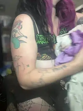 Snapshot of 1-800-FUCKYOU chatting on 01/27/25, 05:58 1-800-FUCKYOU online show from 01/27/25, 05:58