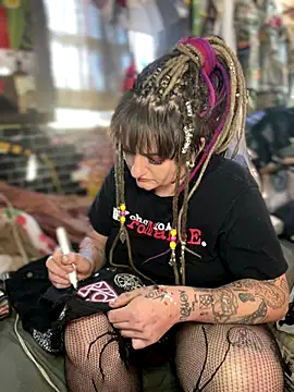 Snapshot of 1-800-FUCKYOU chatting on 09/19/25, 02:07 1-800-FUCKYOU online show from 09/19/25, 02:07