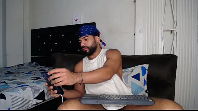 Snapshot of sweatyhairypig23 chatting on 03/23/25, 12:58 sweatyhairypig23 online show from 03/23/25, 12:58