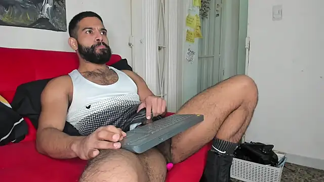 sweatyhairypig23 online show from 01/11/26, 03:55