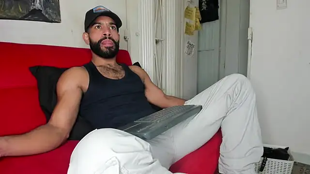 sweatyhairypig23 online show from 02/04/26, 11:27