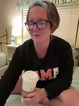 Lizzyloo online show from 12/31/24, 01:04