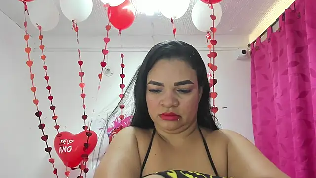 Snapshot of Cloe_35 chatting on 02/12/25, 03:38 Cloe 35 online show from 02/12/25, 03:38
