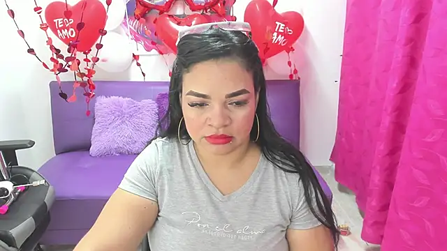 Snapshot of Cloe_35 chatting on 02/13/25, 03:35 Cloe 35 online show from 02/13/25, 03:35