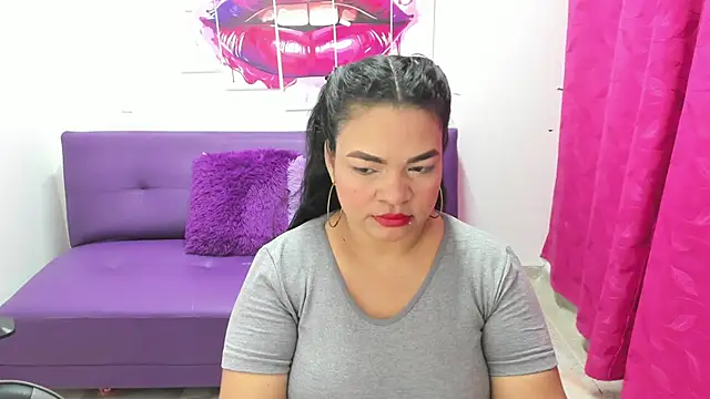 Snapshot of Cloe_35 chatting on 03/05/25, 02:01 Cloe 35 online show from 03/05/25, 02:01
