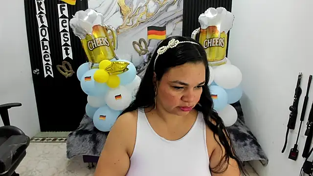 Snapshot of Cloe_35 chatting on 09/28/25, 10:53 Cloe 35 online show from 09/28/25, 10:53