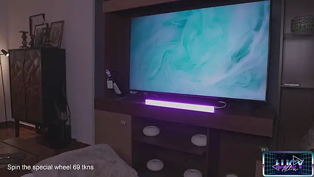 Snapshot of LucyAllenX chatting on 12/20/24, 12:30 LucyAllenX online show from 12/20/24, 12:30