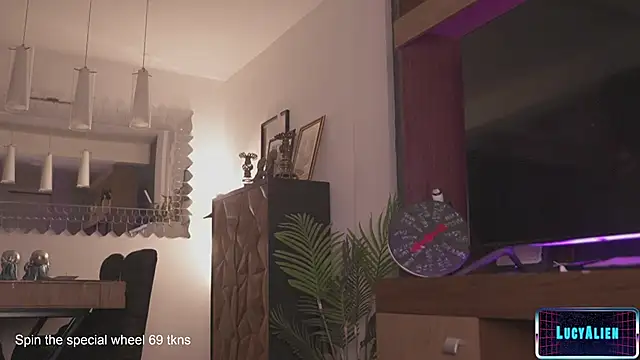 Snapshot of LucyAllenX chatting on 01/19/25, 01:00 LucyAllenX online show from 01/19/25, 01:00