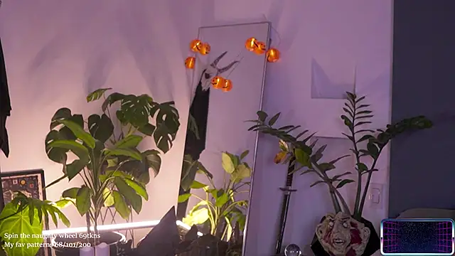 Snapshot of LucyAllenX chatting on 10/27/25, 10:14 LucyAllenX online show from 10/27/25, 10:14