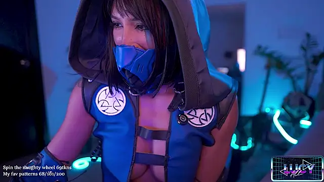 Snapshot of LucyAllenX chatting on 10/28/25, 07:38 LucyAllenX online show from 10/28/25, 07:38