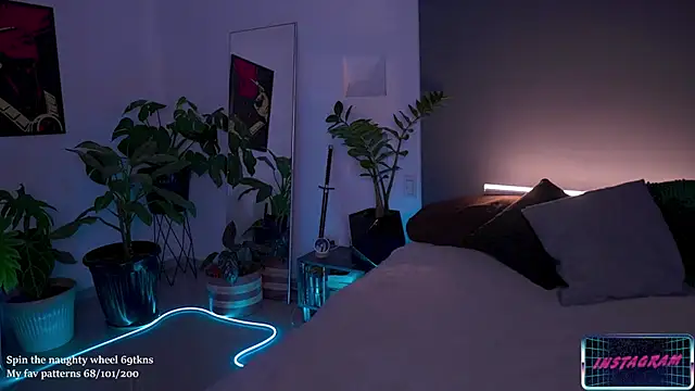 Snapshot of LucyAllenX chatting on 11/13/25, 07:46 LucyAllenX online show from 11/13/25, 07:46