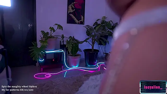 Snapshot of LucyAllenX chatting on 11/26/25, 04:30 LucyAllenX online show from 11/26/25, 04:30