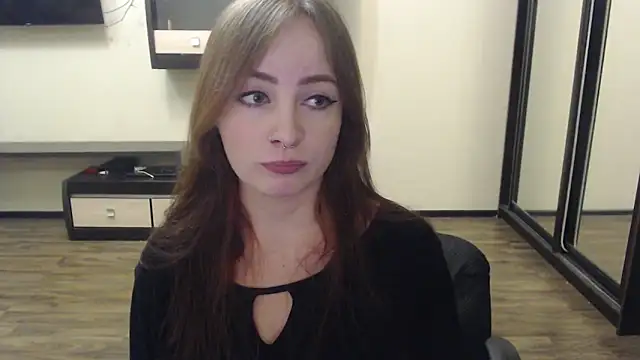 Snapshot of Laralianna chatting on 12/10/24, 06:38 Laralianna online show from 12/10/24, 06:38