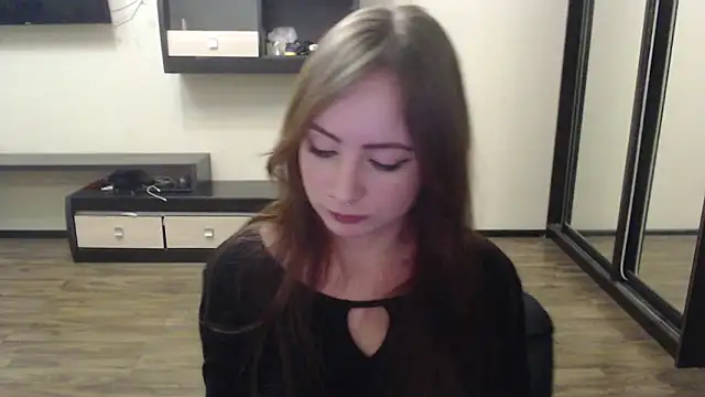 Snapshot of Laralianna chatting on 12/11/24, 07:25 Laralianna online show from 12/11/24, 07:25