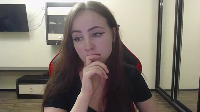 Snapshot of Laralianna chatting on 12/24/24, 12:33 Laralianna online show from 12/24/24, 12:33