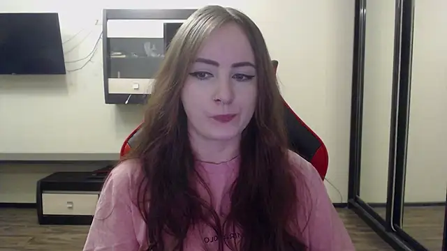 Snapshot of Laralianna chatting on 12/24/24, 05:44 Laralianna online show from 12/24/24, 05:44