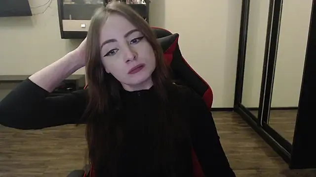 Snapshot of Laralianna chatting on 01/04/25, 10:34 Laralianna online show from 01/04/25, 10:34