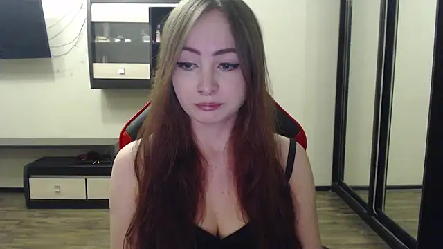 Snapshot of Laralianna chatting on 02/15/25, 04:34 Laralianna online show from 02/15/25, 04:34