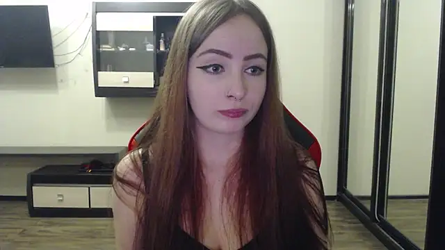 Snapshot of Laralianna chatting on 02/18/25, 12:39 Laralianna online show from 02/18/25, 12:39