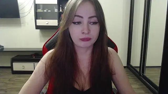 Snapshot of Laralianna chatting on 02/18/25, 06:47 Laralianna online show from 02/18/25, 06:47