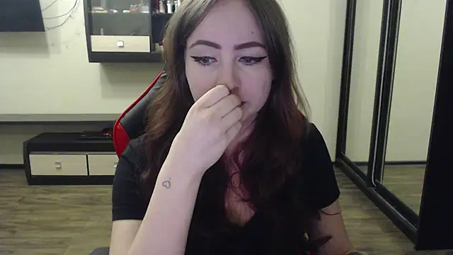 Snapshot of Laralianna chatting on 02/25/25, 04:00 Laralianna online show from 02/25/25, 04:00