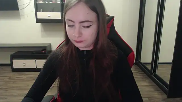 Snapshot of Laralianna chatting on 03/01/25, 02:13 Laralianna online show from 03/01/25, 02:13