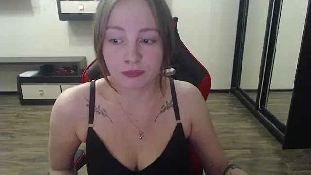 Snapshot of Laralianna chatting on 03/16/25, 04:56 Laralianna online show from 03/16/25, 04:56