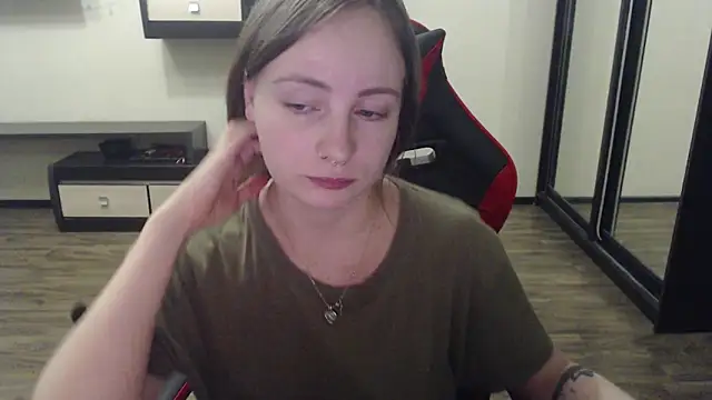 Snapshot of Laralianna chatting on 03/18/25, 02:48 Laralianna online show from 03/18/25, 02:48