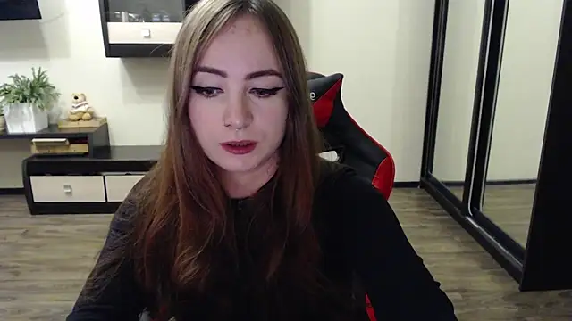Snapshot of Laralianna chatting on 09/17/25, 10:50 Laralianna online show from 09/17/25, 10:50