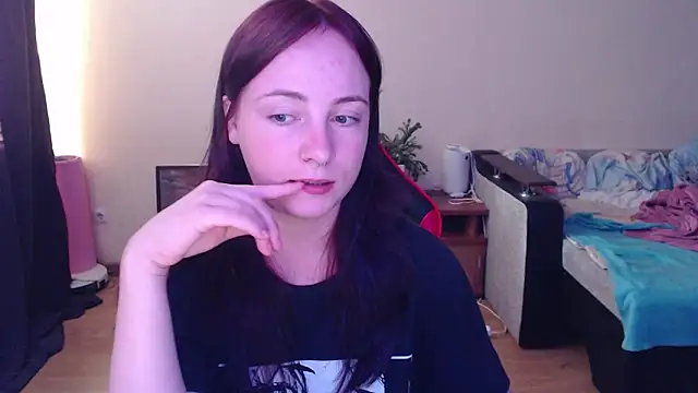 Snapshot of Laralianna chatting on 06/27/26, 04:56 Laralianna online show from 06/27/26, 04:56