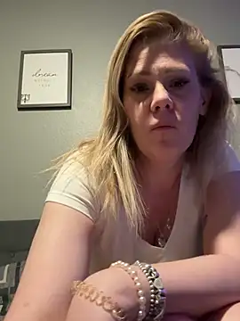 Snapshot of Lexi_Shocker chatting on 02/26/25, 07:09 Lexi Shocker online show from 02/26/25, 07:09