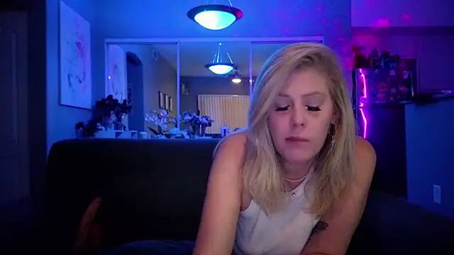 Snapshot of Lexi_Shocker chatting on 11/22/25, 03:49 Lexi Shocker online show from 11/22/25, 03:49