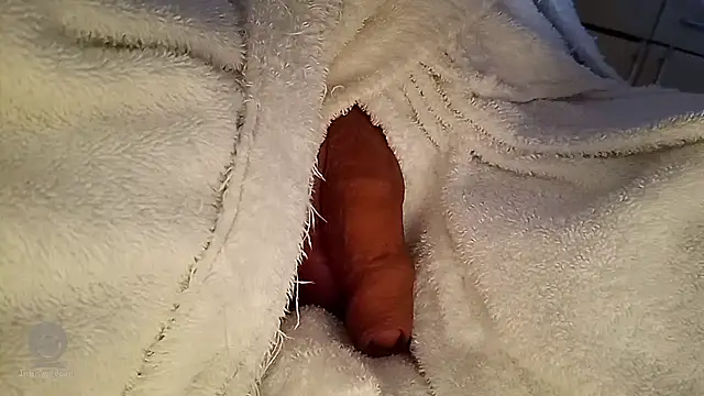 Snapshot of Remstr chatting on 12/23/25, 08:45 Remstr online show from 12/23/25, 08:45