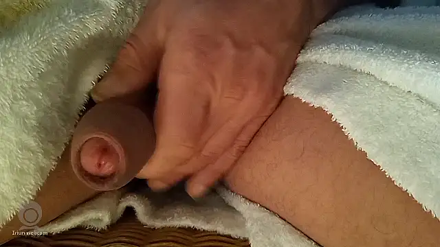 Snapshot of Remstr chatting on 01/12/26, 09:25 Remstr online show from 01/12/26, 09:25