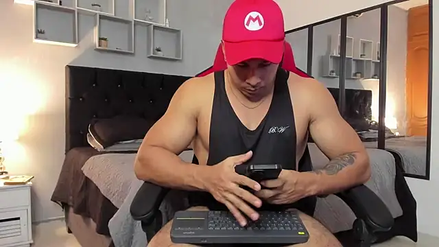 tyler hank01 online show from 12/20/25, 09:33