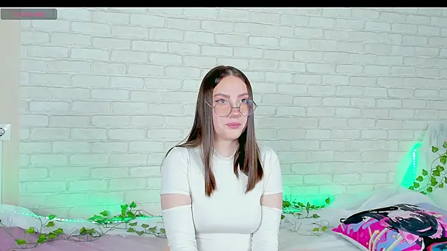 Snapshot of LinaKenny chatting on 11/22/25, 05:56 LinaKenny online show from 11/22/25, 05:56