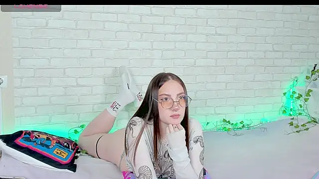 Snapshot of LinaKenny chatting on 12/02/25, 02:34 LinaKenny online show from 12/02/25, 02:34