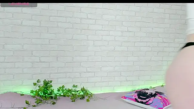 Snapshot of LinaKenny chatting on 12/04/25, 04:05 LinaKenny online show from 12/04/25, 04:05