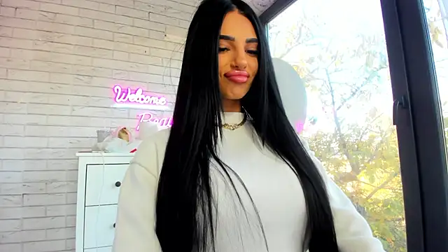 Britney Charm  online show from 11/02/25, 06:38