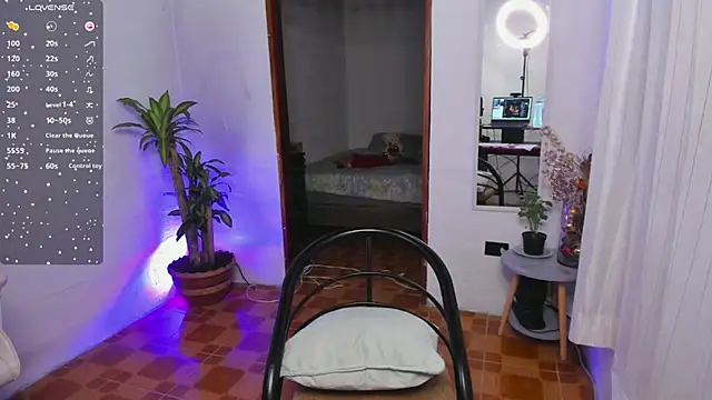 Snapshot of KiaMiller chatting on 02/18/25, 08:14 KiaMiller online show from 02/18/25, 08:14