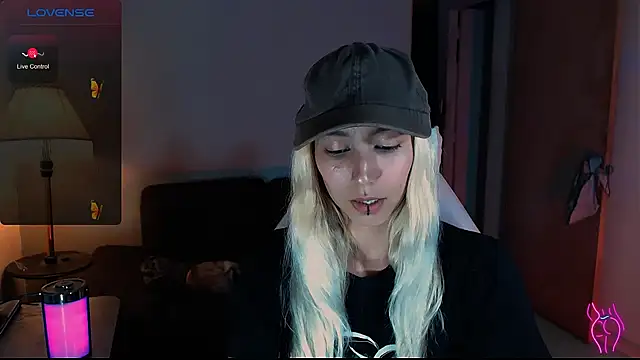 Snapshot of Saucy_Jenn chatting on 12/07/24, 02:42 Saucy Jenn online show from 12/07/24, 02:42