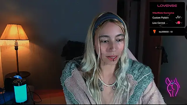 Snapshot of Saucy_Jenn chatting on 12/29/24, 03:11 Saucy Jenn online show from 12/29/24, 03:11