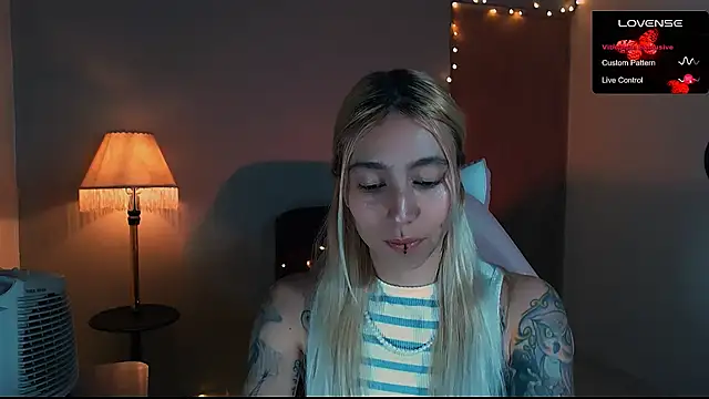 Snapshot of Saucy_Jenn chatting on 01/17/25, 02:50 Saucy Jenn online show from 01/17/25, 02:50