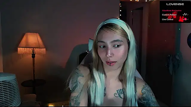 Snapshot of Saucy_Jenn chatting on 01/25/25, 02:58 Saucy Jenn online show from 01/25/25, 02:58