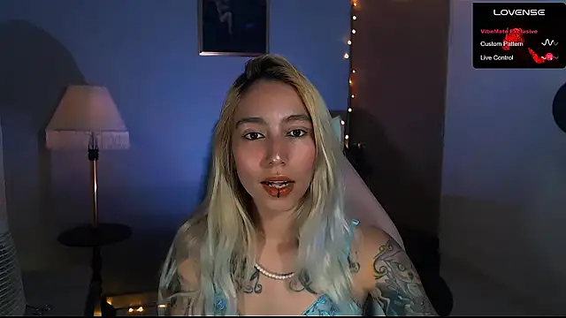 Snapshot of Saucy_Jenn chatting on 02/01/25, 02:05 Saucy Jenn online show from 02/01/25, 02:05