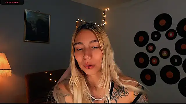 Snapshot of Saucy_Jenn chatting on 02/28/25, 02:42 Saucy Jenn online show from 02/28/25, 02:42