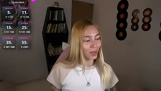 Snapshot of Saucy_Jenn chatting on 10/12/25, 09:36 Saucy Jenn online show from 10/12/25, 09:36