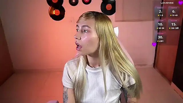 Saucy Jenn online show from 03/20/26, 03:33