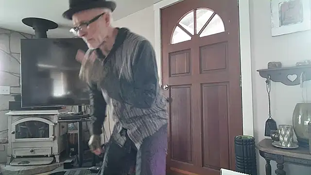 Snapshot of MoonDancer chatting on 02/11/25, 10:50 MoonDancer online show from 02/11/25, 10:50